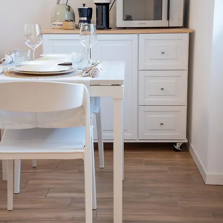Lora Como Residence, Suite Diamond 3, Free Private Parking, Self Check In Apartment