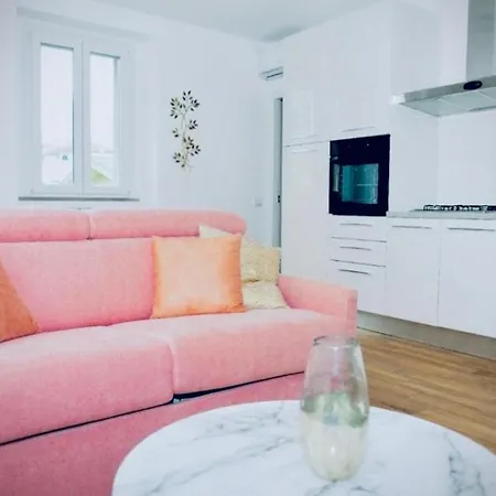 Residence Lora,Suite Diamond 3, Free Private Parking Апартаменты Комо