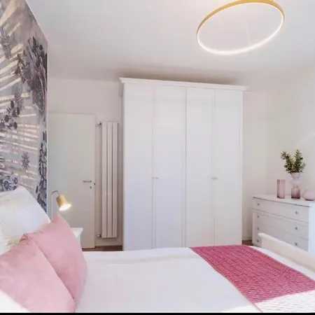 Lora Como Residence, Suite Diamond 3, Free Private Parking, Self Check In Apartment