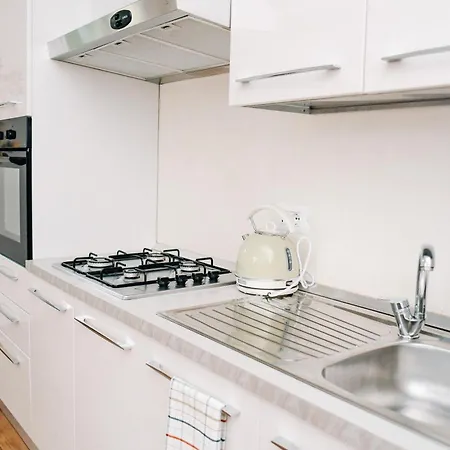 Appartement Lora Diamond Suite 3, Free Private Parking, Self Check In Como