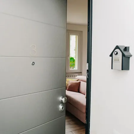 Lora Diamond Suite 3, Free Private Parking, Self Check In * Como