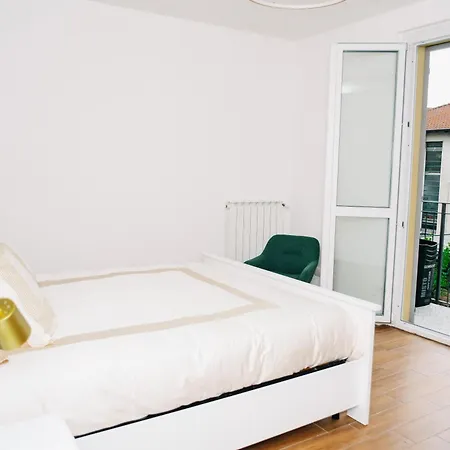 Lora Diamond ,free Parking, Self Check In,3 * كومو