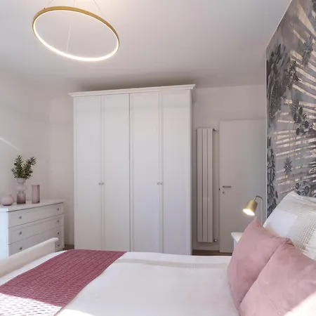 Lora Diamond Suite 3, Free Private Parking, Self Check In Como