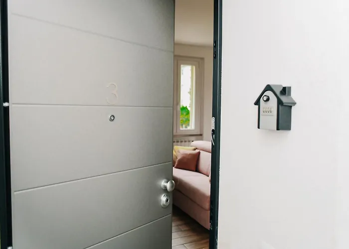 Lora Diamond ,free Parking, Self Check In,3 * كومو