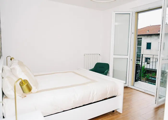 Lora Diamond ,free Parking, Self Check In,3 * كومو